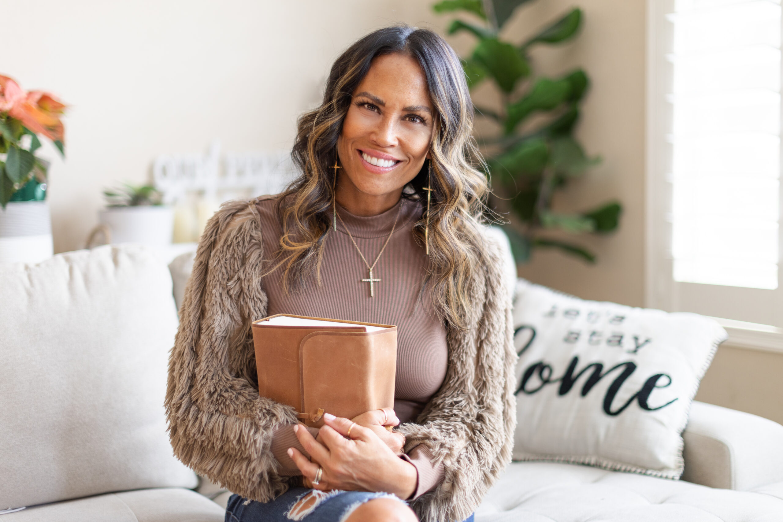 fashion-stylist-15 image of kanoe gibson holding esv leather bible sitting on couch sofa Heart Prep #1 for Heart Dive 365 | What is Heart Dive 365 | One Year Bible Study 2024